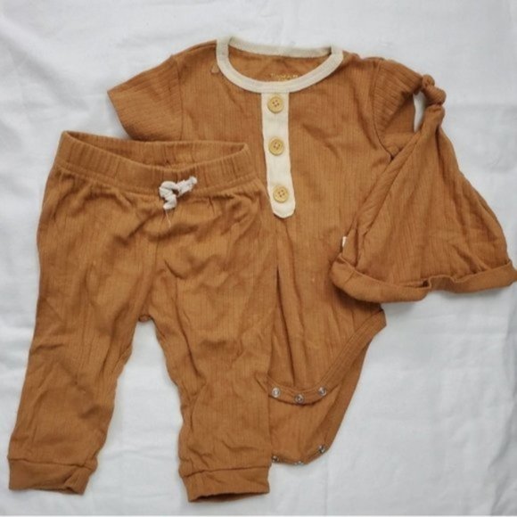 Tahari Baby 3 pcs lot  pant set with hat. Size 6-9months. - Picture 1 of 9